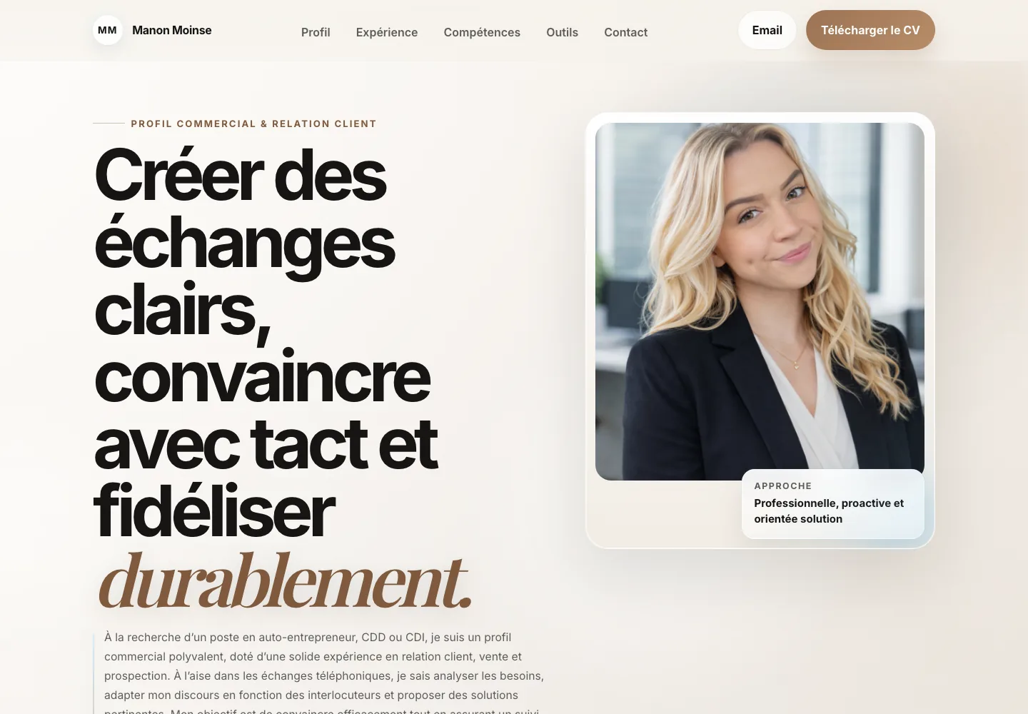 Site vitrine éditorial : grande typographie, portrait et navigation claire
